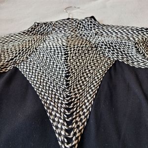 Brand : Gracia  High neckline Unique rope embroidered pattern.